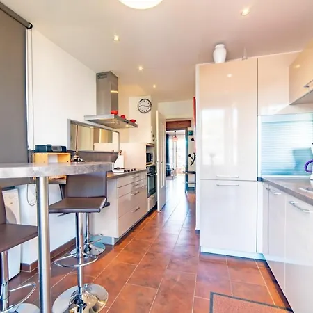 Beautiful In The Heart Of Town Apartment