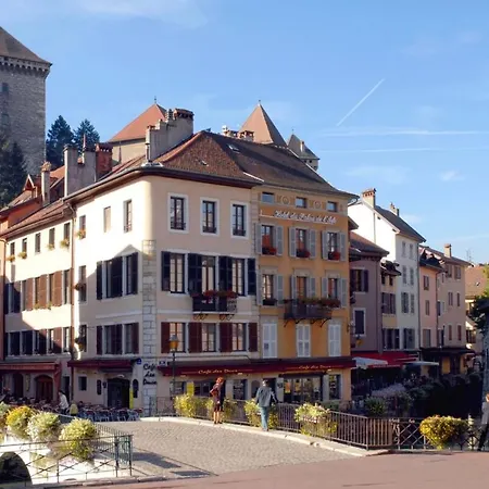 Beautiful In The Heart Of Town Apartment *